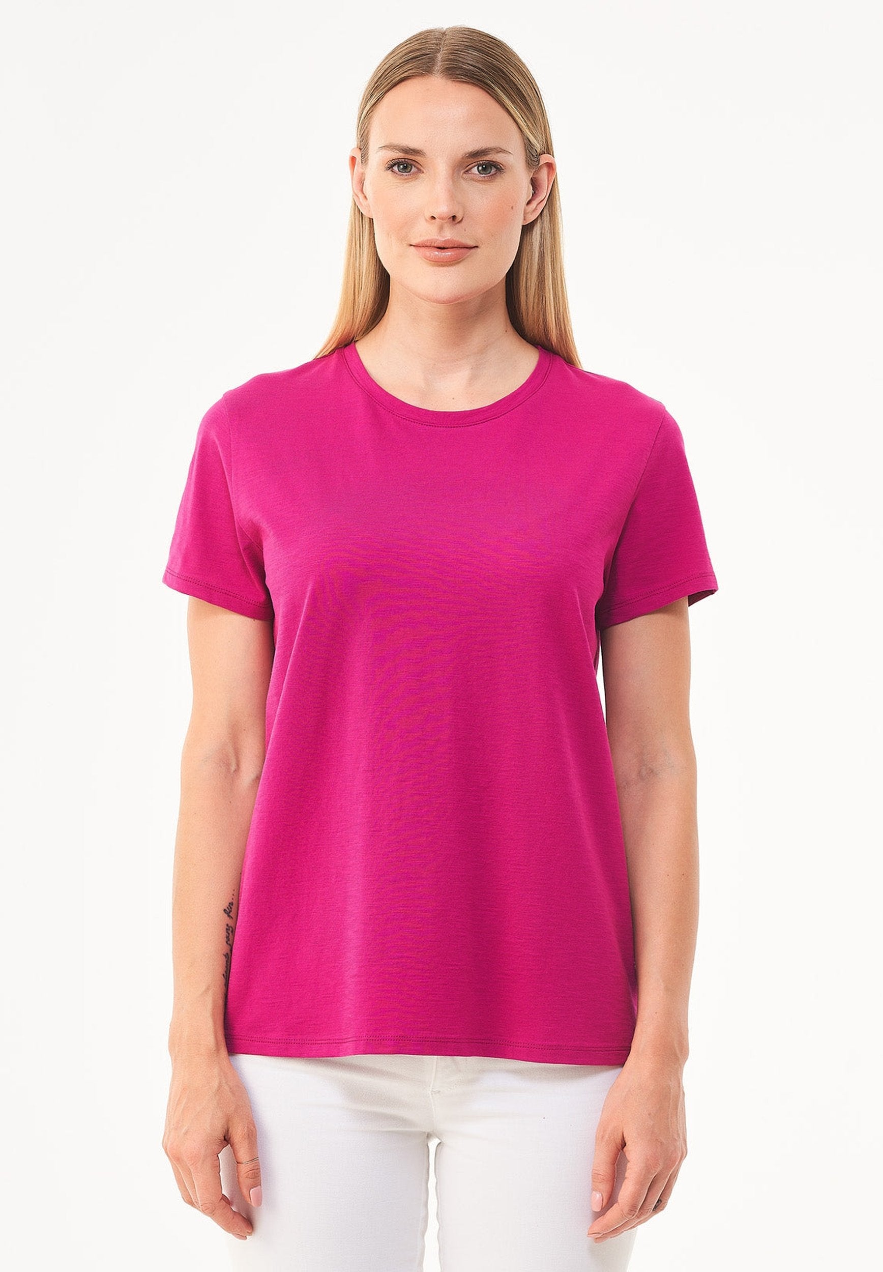 Women's Basic Round Neck T-Shirt Raspberry Pink von ORGANICATION