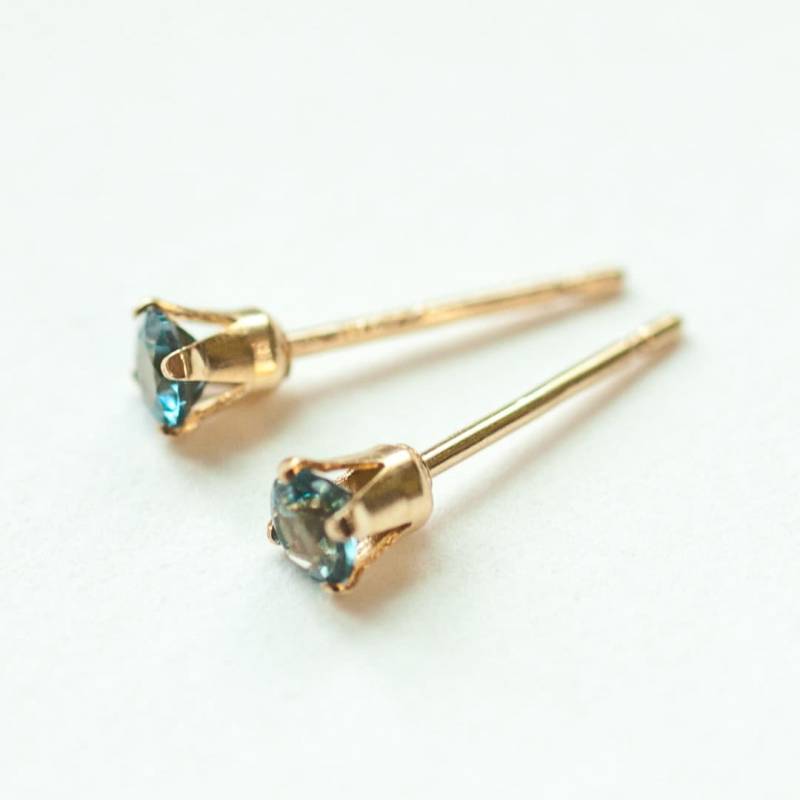 London Blau Topas Post Ohrringe, 14 K Gold Gefüllt, 3mm Ohrstecker von ORIENTMINERAL