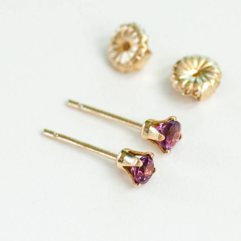 Rhodorite Granat Ohrstecker, 14K Gold Gefüllt, 3mm Ohrstecker von ORIENTMINERAL