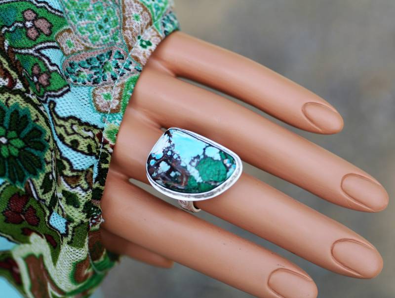 Kutiger Türkis Ring Erdig Dickes Blumenmuster Band Detaillierte Blumen Lünette Sterling Silber Größe 7.5 Chunky Verschenkbar Organisch von ORlove