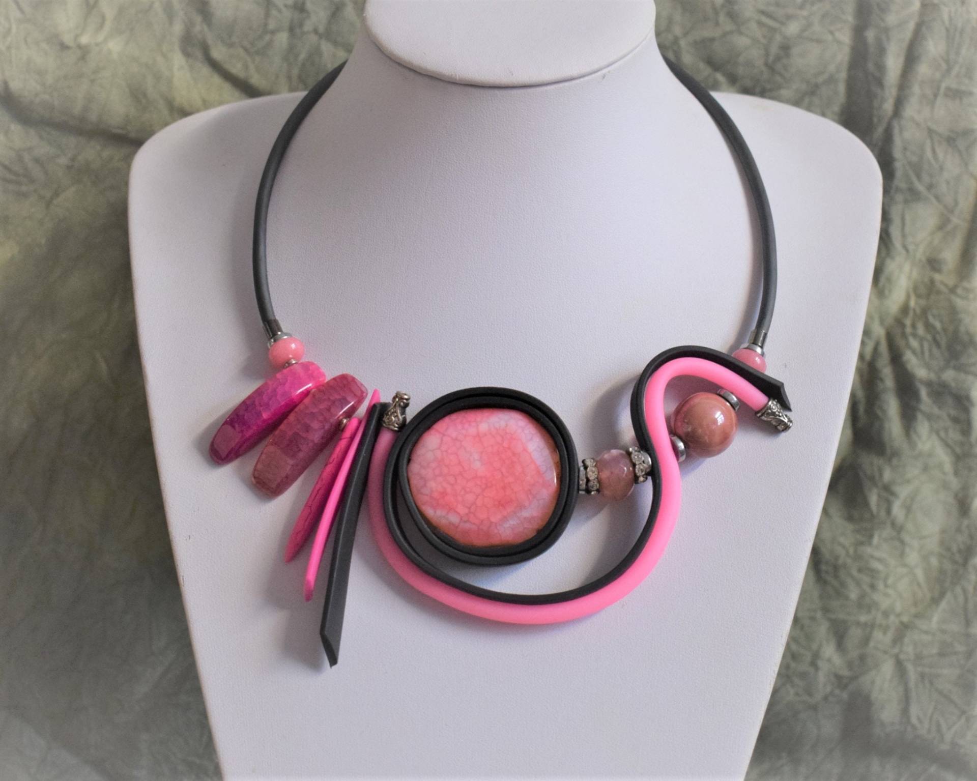 Gummi Halskette, Kautschukkette, Silikon Kette Schwarz/Pink, Modern, Urlaubs Kette, Ibiza Schmuck Partykette von OTMSchmuckDesigne