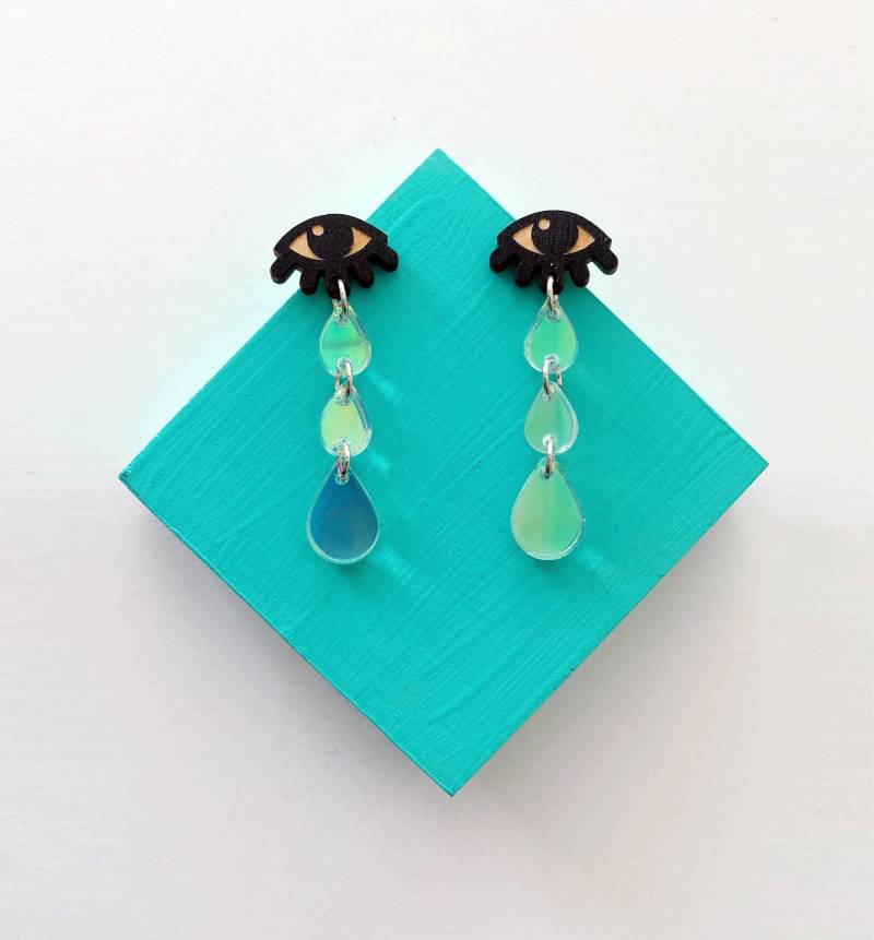 Crying Teardrop Birch + Acryl Ohrringe Schwarz Mit Irisierenden Tränen von OTTIGoods