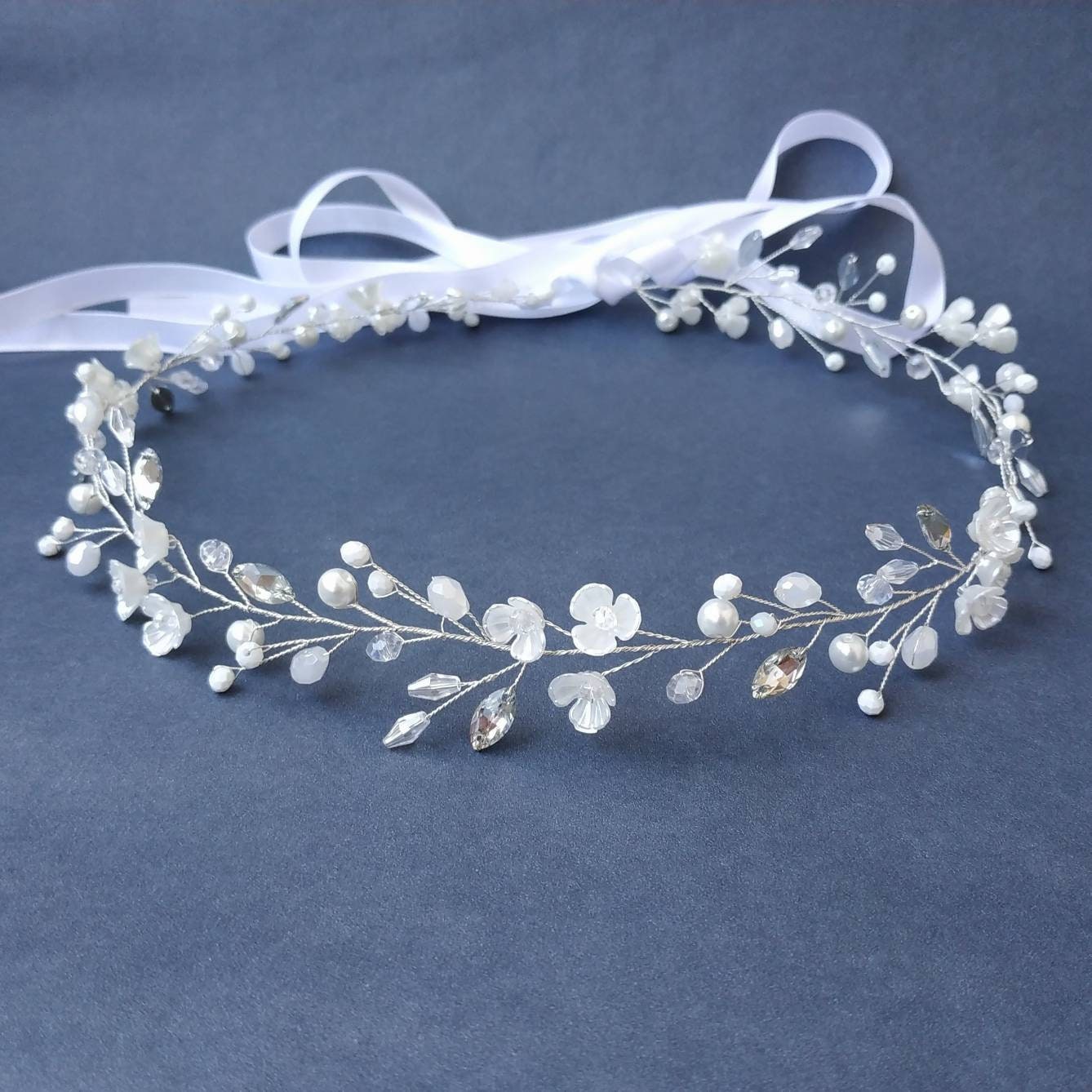 Erste Kommunion Blumenstirnband Blumenhaarkranz Kopfschmuck Erste Kommunion Blumenstirnband Blumenhaarkranz Kopfschmuck von OThirAccessories