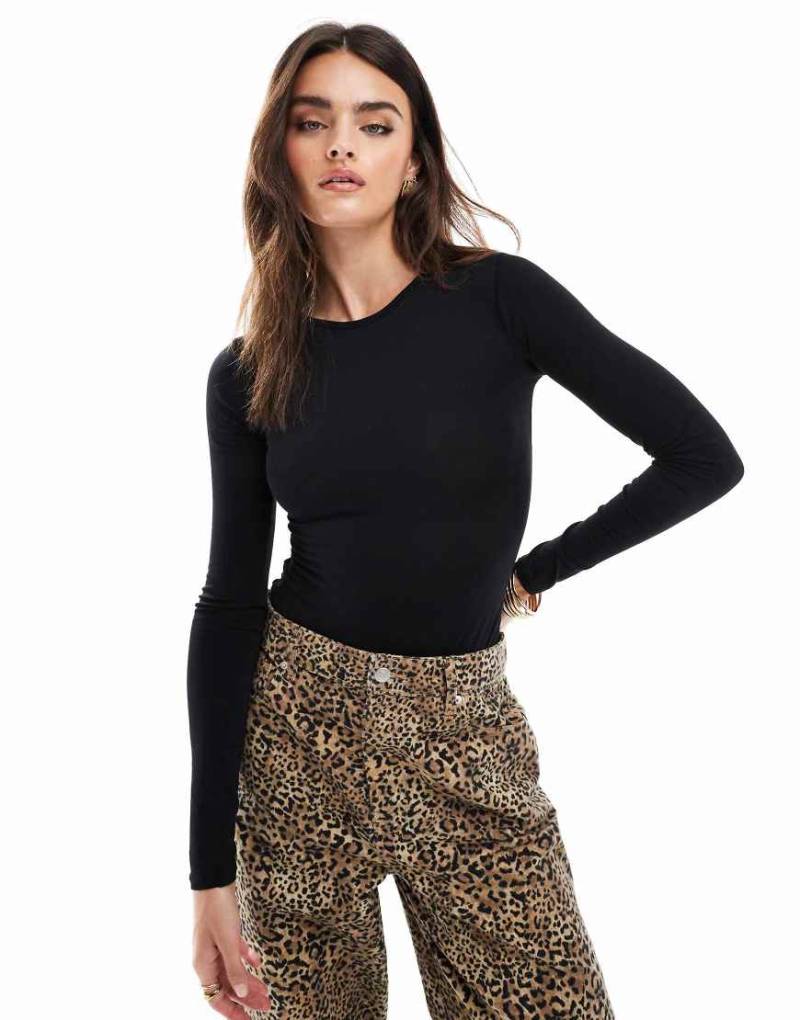 OW Collection - Erla - Langärmliger Body in Schwarz von OW Collection