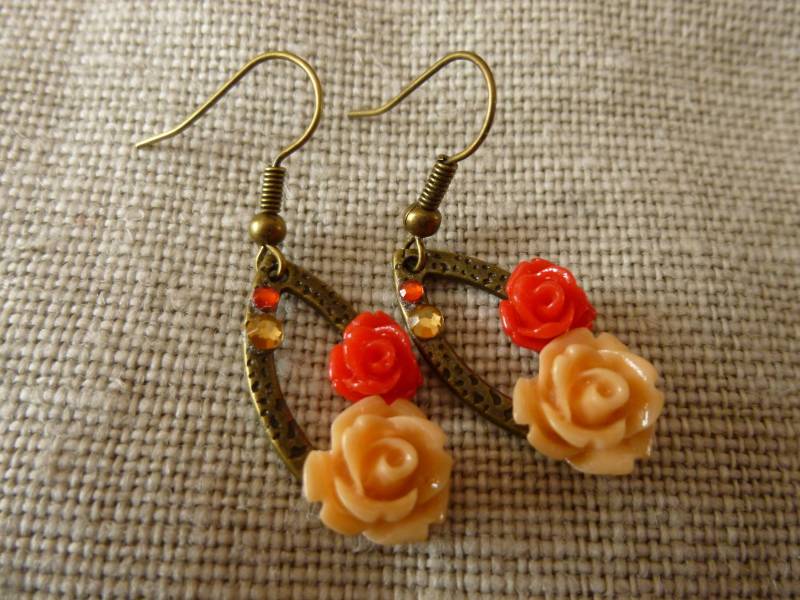 Rote Und Lachsfarbene Strass - Blumenohrringe Rote Und Lachsfarbene Strass - Blumenohrringe von OWAObijoux