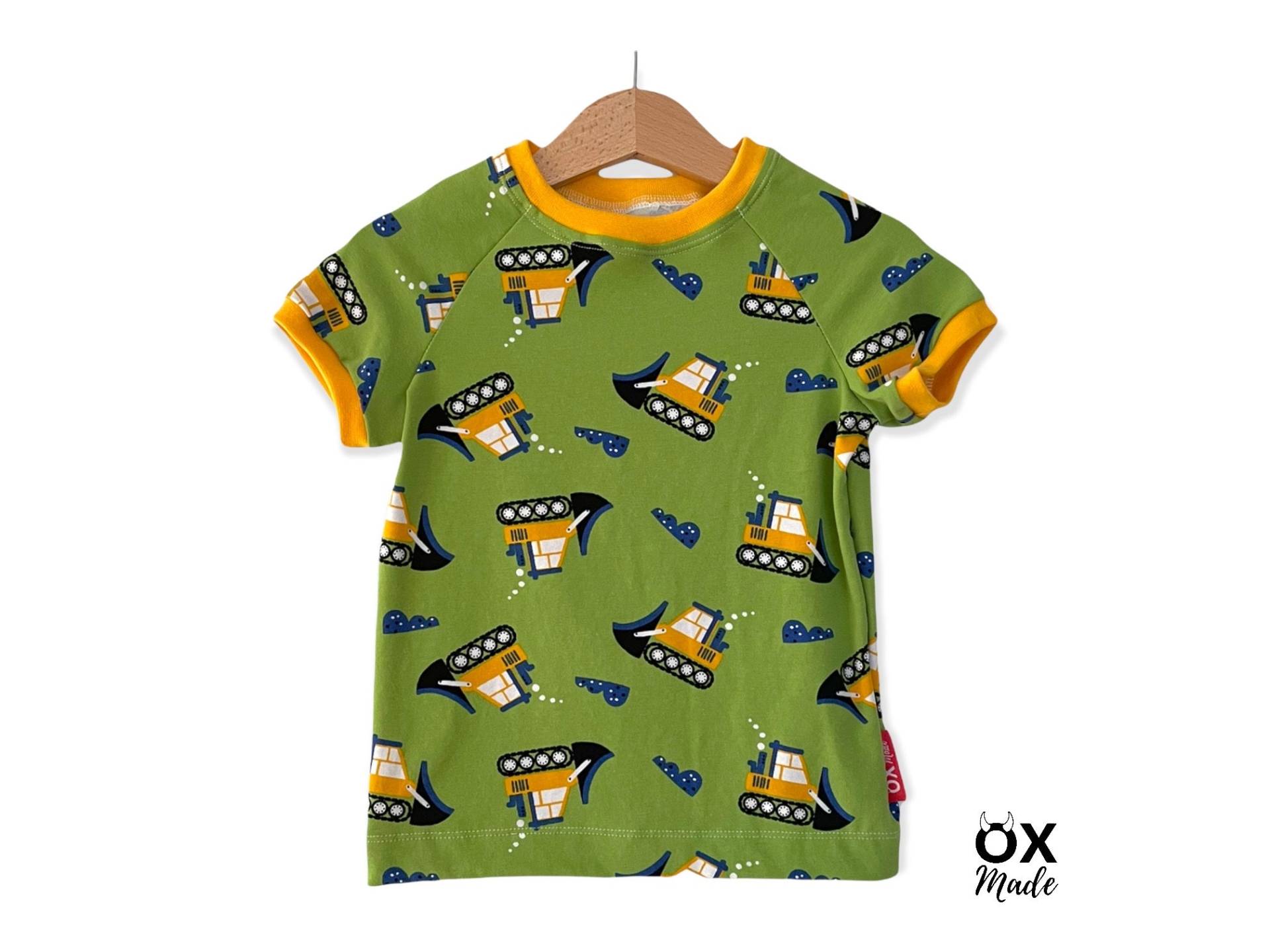 T-Shirt "Bagger" Radlader Bulldozer Baustelle Raglanshirt Grün Gelb - Größe 56-164 By Oxmade T-Shirt "Bagger" Radlader Bulldozer Baustelle Raglanshirt Grün Gelb - Größe 56-164 By Oxmade von OXmade