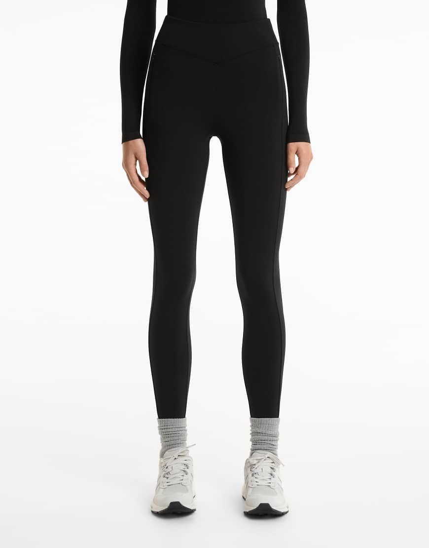 OYSHO - Knöchellange, warme Leggings in Schwarz mit Taschen und hohem Bund, 70 cm Schrittlänge von OYSHO