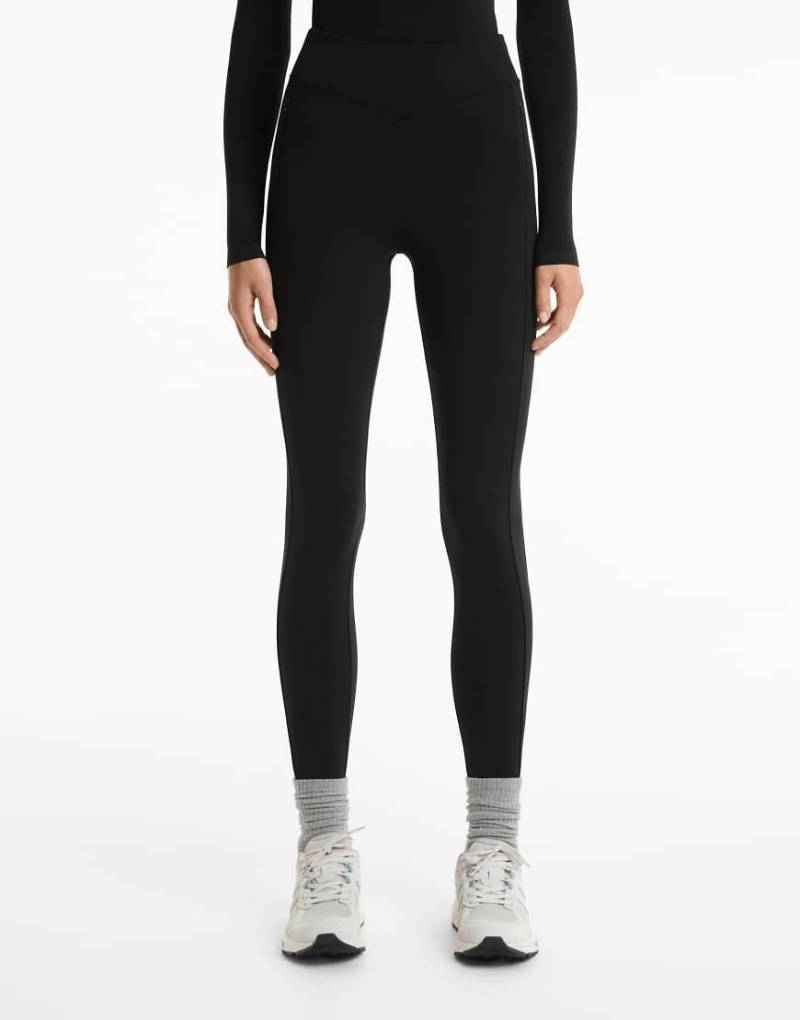 OYSHO - Knöchellange, warme Leggings in Schwarz mit Taschen und hohem Bund, 70 cm Schrittlänge von OYSHO