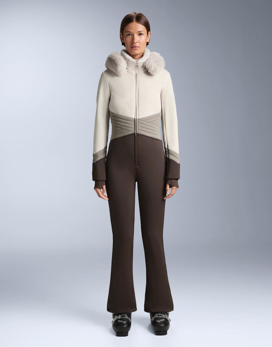 OYSHO - Wasserabweisender, elastischer Ski-Jumpsuit in Hellrosa mit Blockfarbendesign und figurbetontem Schnitt von OYSHO