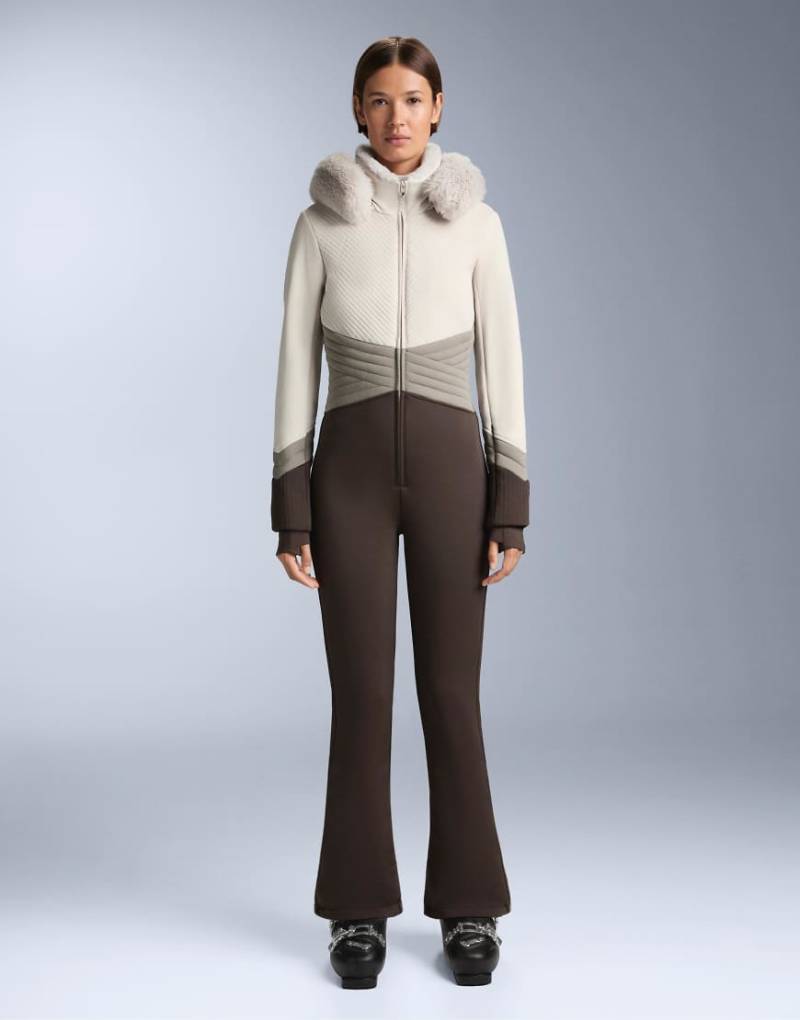 OYSHO - Wasserabweisender, elastischer Ski-Jumpsuit in Hellrosa mit Blockfarbendesign und figurbetontem Schnitt von OYSHO