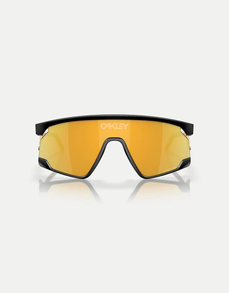 Oakley - Bxtr - Shield-Sonnenbrille aus Metall in Mattschwarz mit verspiegelten goldenen Gläsern von Oakley