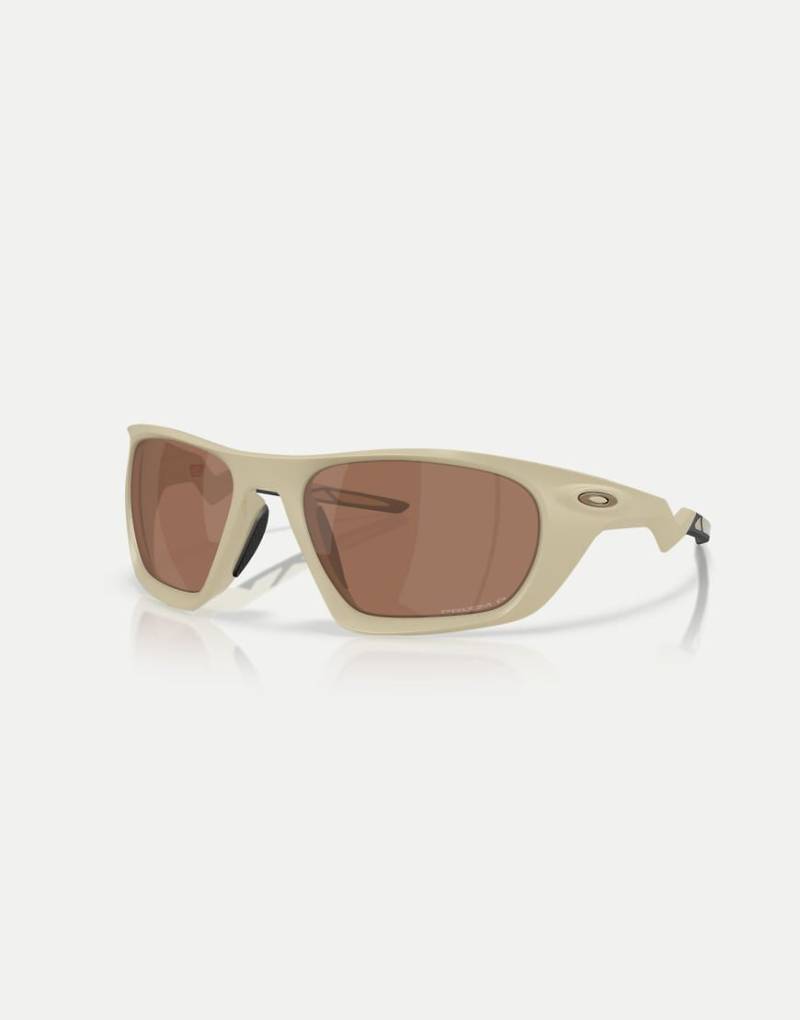 Oakley - Lateralis - Rechteckige, polarisierte Sonnenbrille in Matt-Sand mit verspiegelten braunen Gläsern-Neutral von Oakley