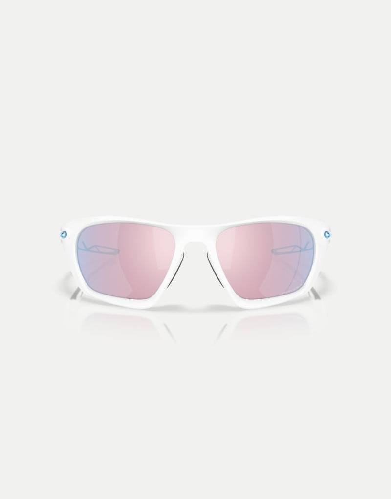 Oakley - Lateralis - Rechteckige Sonnenbrille in Mattweiß mit blau verspiegelten Gläsern von Oakley