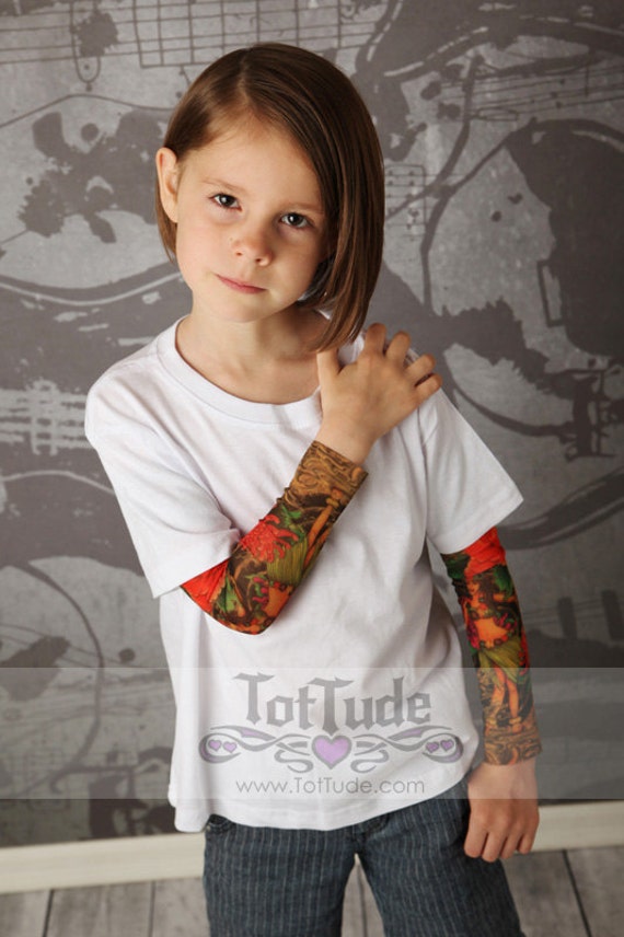 Hula Girl Hawaiian Tattoo Sleeve Shirt - White von OakleyandBrooks