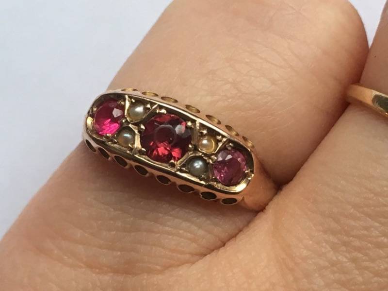 Antike Rubin Und Samen Perle 9Ct Gold Ring Größe O -P Breites Band Antike Rubin Und Samen Perle 9Ct Gold Ring Größe O -P Breites Band von OaktreeCornerGB