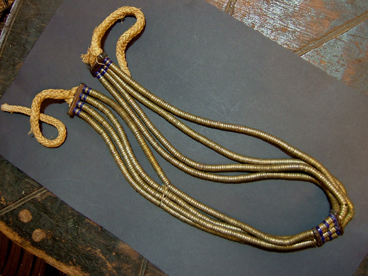 Messinggürtel Aus Dem Afrikahandel, 56cm Messing, 91cm Inklusive Bindebänder. 4 Messingreihen 25 Mm Breit, Messingringe 2 X 5 von OasisAfricanTrade