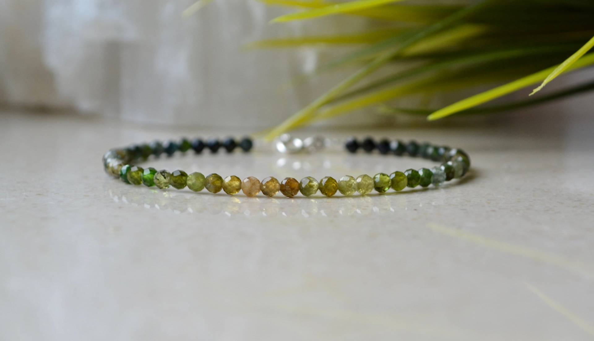 Turmalin Armband, Armband Grün, Edelsteinarmband Femme, Damenschmuck, Zartes Edelsteinarmband, Zierlicher Edelstein, Grüner von OberiaJewelry