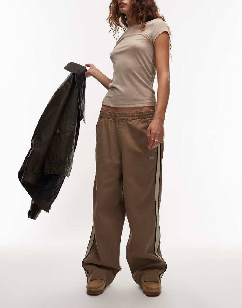 Obey - Astrid - Weite Schlupfhose in Braun und Beige mit seitlichem Streifen-Brown von Obey