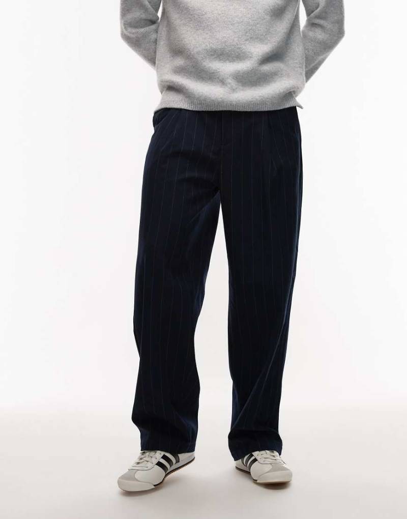 Obey - Dean - Weite Hose in Marineblau mit Streifen und Falten Obey - Dean - Weite Hose in Marineblau mit Streifen und Falten von Obey