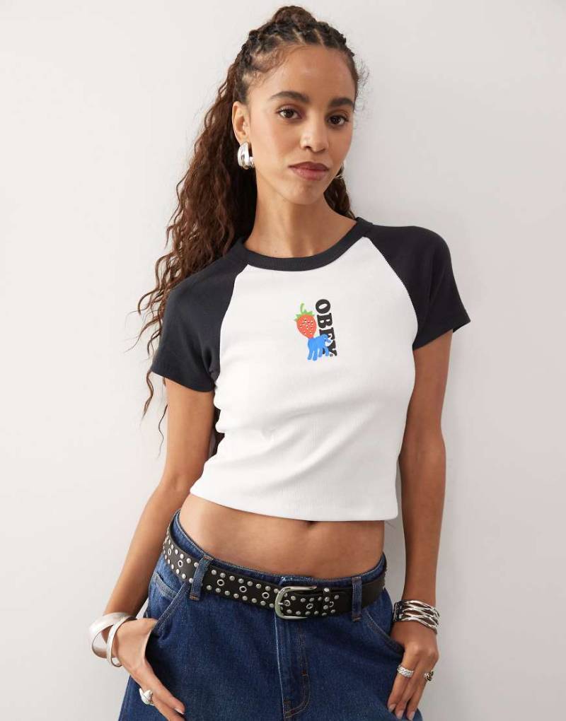 Obey - Raglan-T-Shirt in Weiß mit Erdbeer-Logoprint von Obey