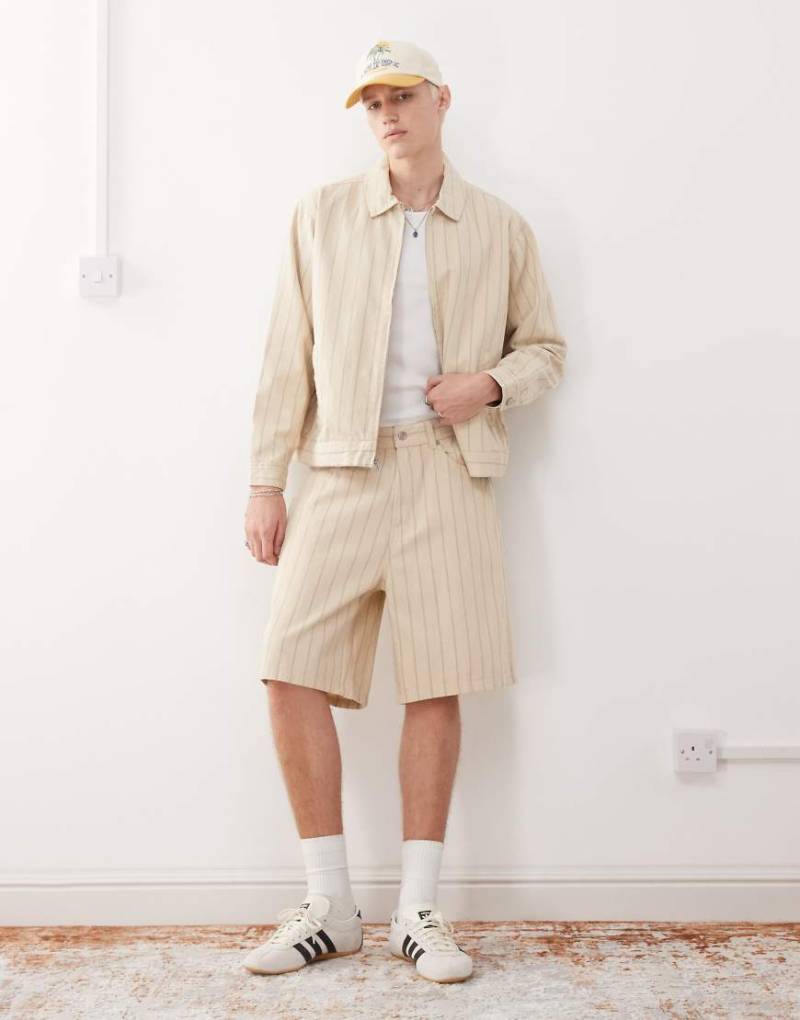 Obey - Weite Jeansshorts in Pelican-Beige mit andersfarbigen Streifen-Neutral von Obey