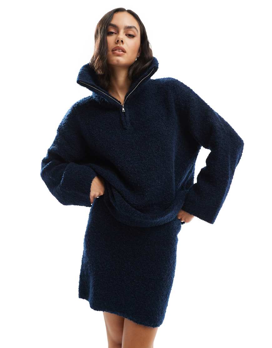 Object - Bouclé-Pullover in Marineblau mit kurzem Reißverschluss, Kombiteil-Schwarz Object - Bouclé-Pullover in Marineblau mit kurzem Reißverschluss, Kombiteil-Schwarz von Object