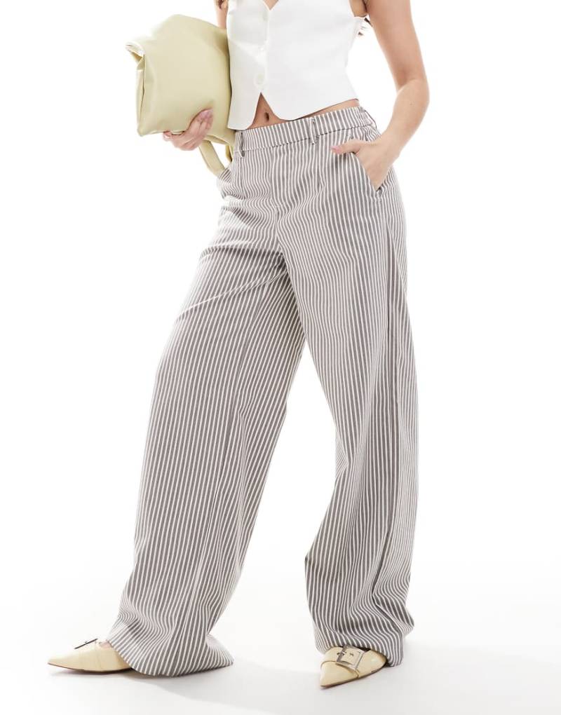 Object - Elegante, gestreifte Hose in Braun und Weiß mit weitem Bein von Object