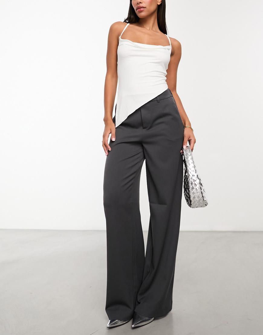 Object - Elegante Hose in Grau mit elastischem, mittelhohem Bund Object - Elegante Hose in Grau mit elastischem, mittelhohem Bund von Object