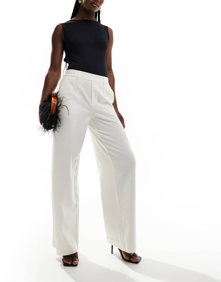 Object - Elegante Hose in Weiß mit weitem Schnitt Object - Elegante Hose in Weiß mit weitem Schnitt von Object