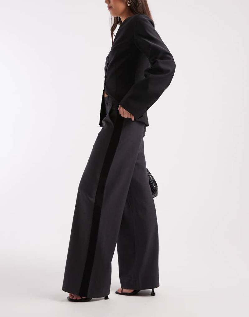 Object - Elegante Stretch-Hose in meliertem Grau mit weitem Bein und seitlichen Streifen von Object