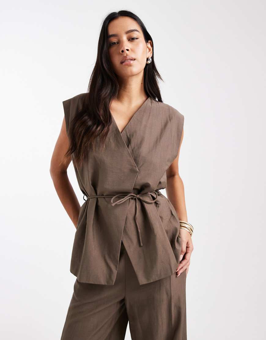 Object - Elegante Weste in Morchelbraun mit Bindedetail an der Taille, Kombiteil-Brown Object - Elegante Weste in Morchelbraun mit Bindedetail an der Taille, Kombiteil-Brown von Object