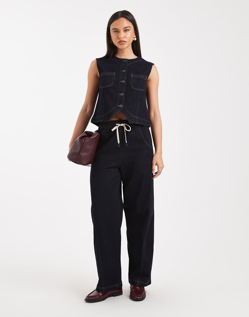 Object - Hochwertige Jeans in Indigo-Rinse mit mittelhohem Bund und lockerem Barrel-Leg-Schnitt, Kombiteil-Blau von Object