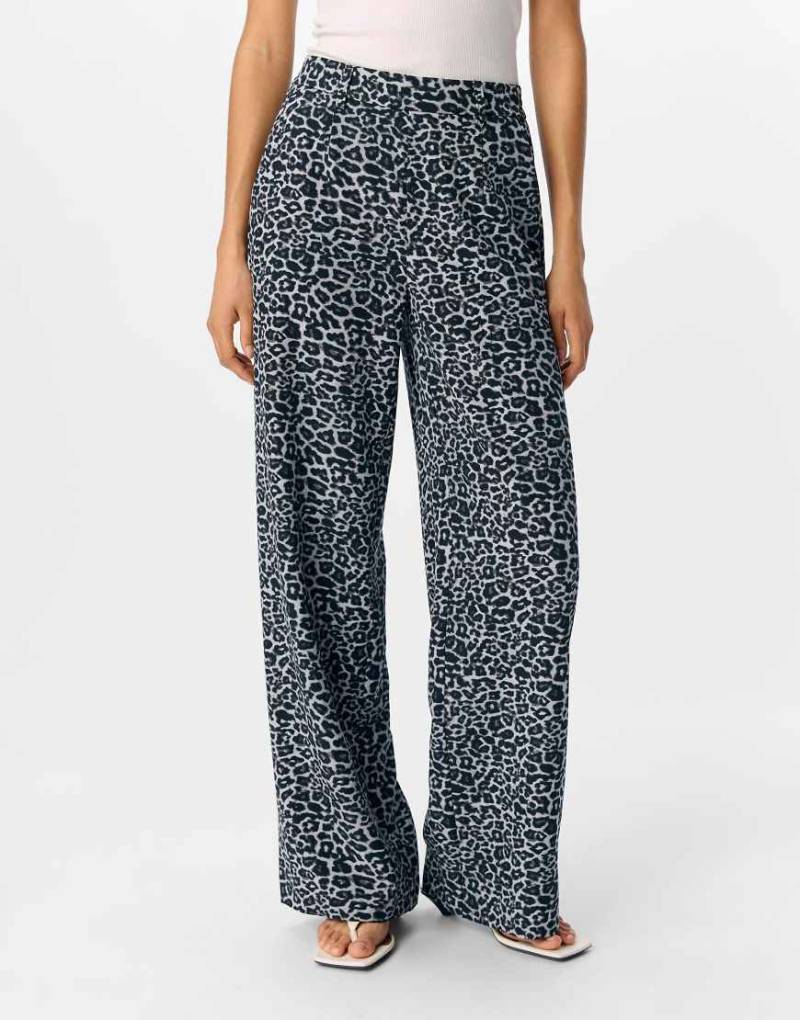 Object - Hose in Grau mit weitem Bein von Object