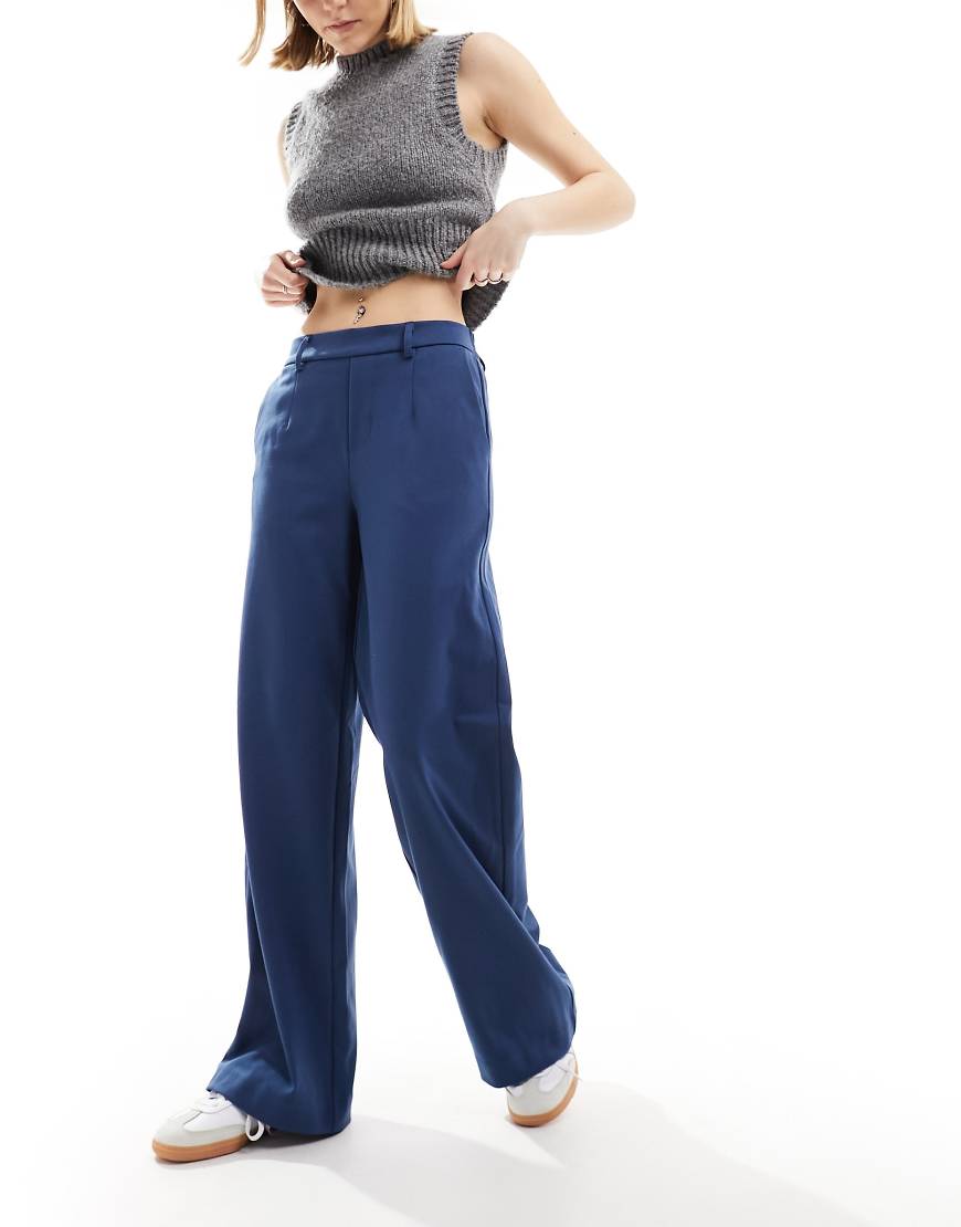 Object - Hose in dunklem Jeansblau mit weitem Bein Object - Hose in dunklem Jeansblau mit weitem Bein von Object