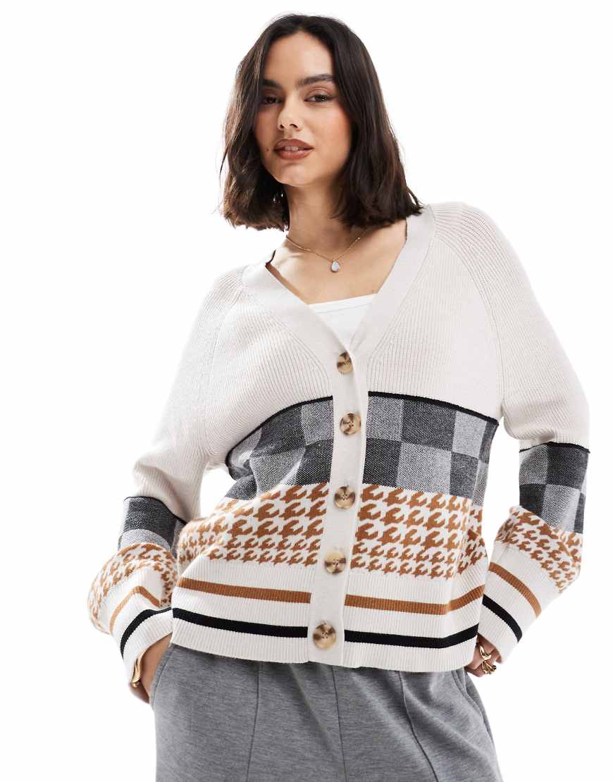 Object - Kastige Strickjacke in abstraktem Hellbeige mit Intarsienmuster-Weiß von Object
