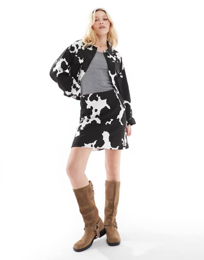 Object - Kurzer Stretch-Jeansrock mit Kuh-Print in Schokobraun, Kombiteil-Bunt von Object