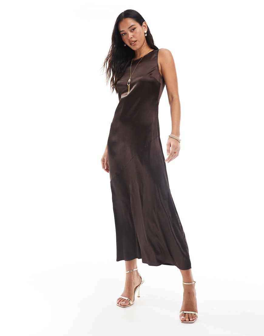 Object - Maxikleid aus strukturiertem Satin in Schokobraun mit hohem Ausschnitt Object - Maxikleid aus strukturiertem Satin in Schokobraun mit hohem Ausschnitt von Object