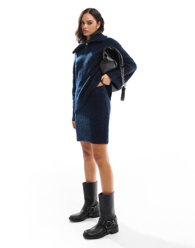 Object - Mini-Strickrock aus Bouclé in Marineblau, Kombiteil-Weiß von Object