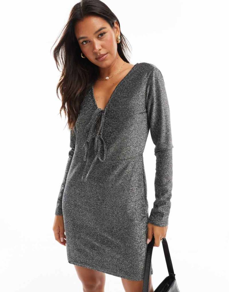 Object - Minikleid in glitzerndem Silber mit Schnürung vorne von Object