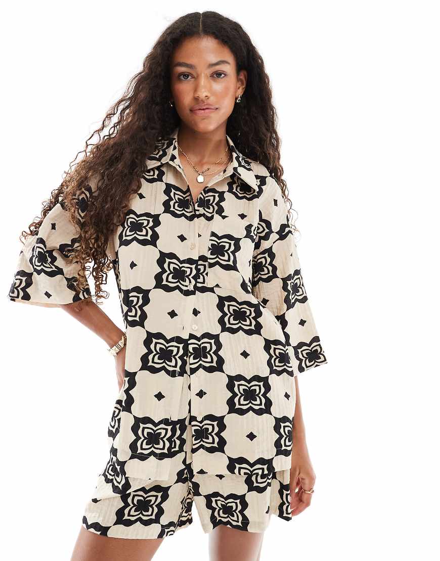 Object - Oversize-Hemdbluse mit schwarz-weißem Kachelmuster, Kombiteil Object - Oversize-Hemdbluse mit schwarz-weißem Kachelmuster, Kombiteil von Object