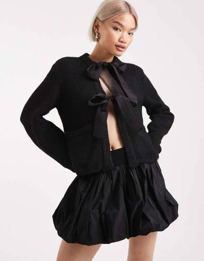 Object - Oversize-Strickjacke in Schwarz mit Schleifen aus Satin von Object