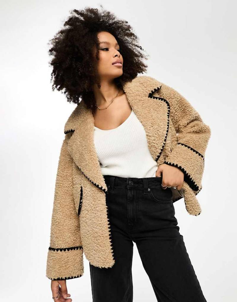 Object - Pilotenjacke aus Teddyfell in Biskuitbeige mit Ziernähten in Kontrastfarbe-Neutral von Object