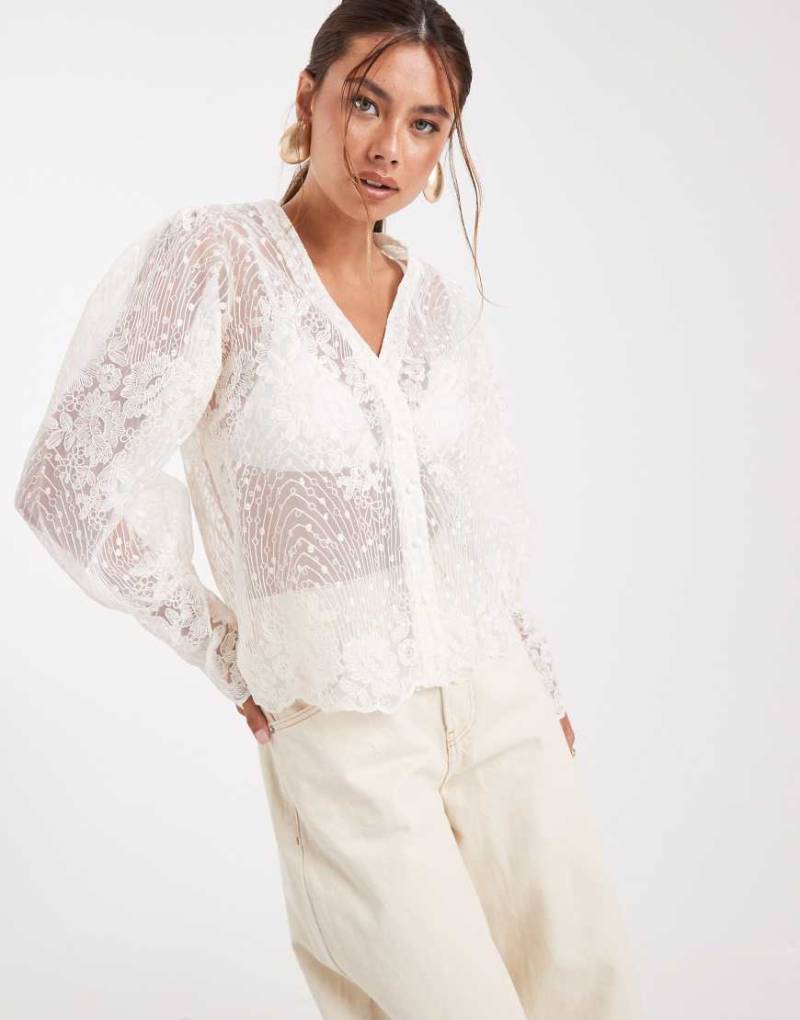 Object - Premium - Bluse in Creme aus transparenter, verstärkter Spitze mit Knopfleiste-Weiß von Object
