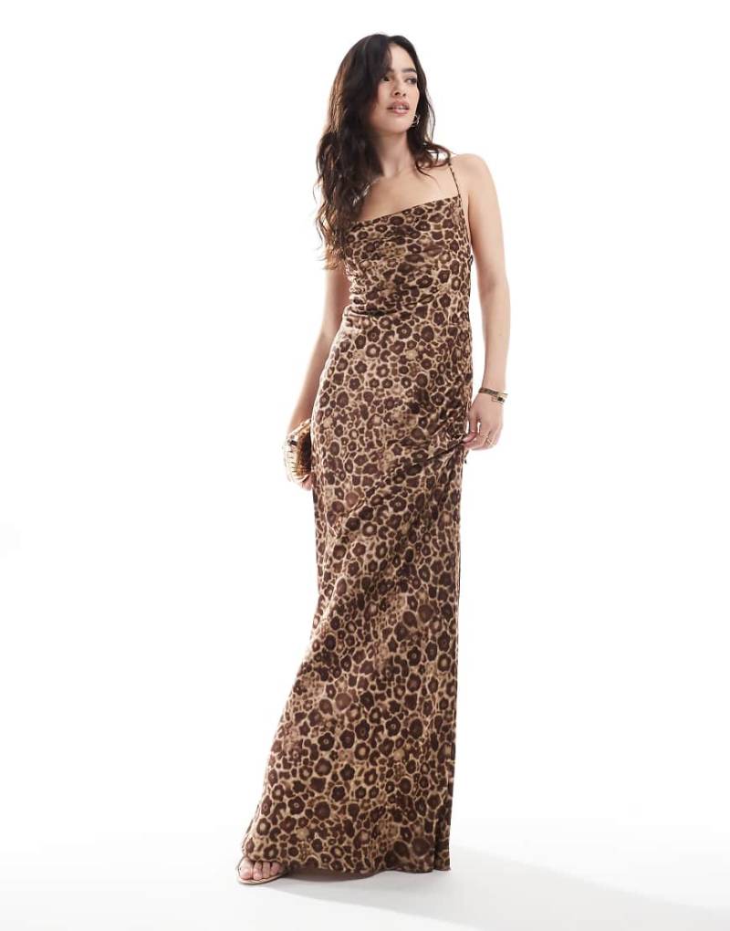 Object - Satin-Maxikleid mit farblich abgestimmtem Leopardenmuster und tiefem Rückenausschnitt mit hinten überkreuzten Trägern-Braun von Object