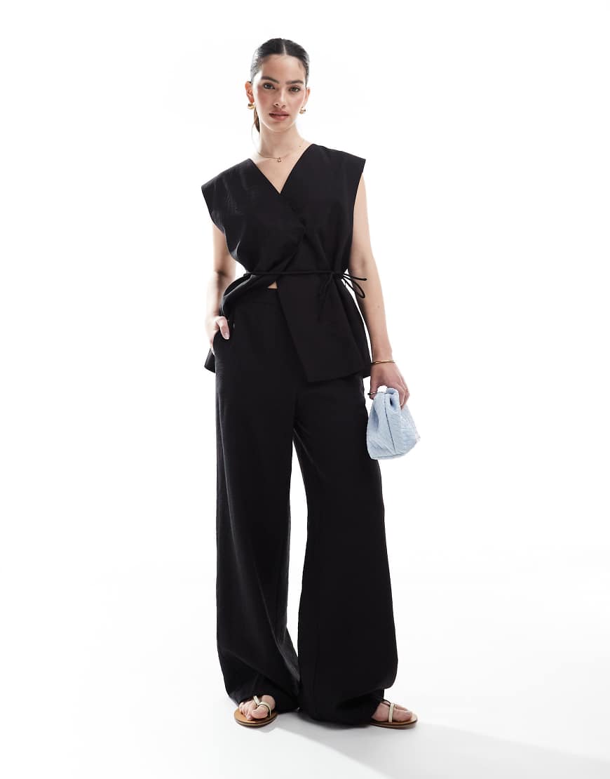 Object - Schmal geschnittene Hose in Schwarz mit hohem Bund, Kombiteil von Object
