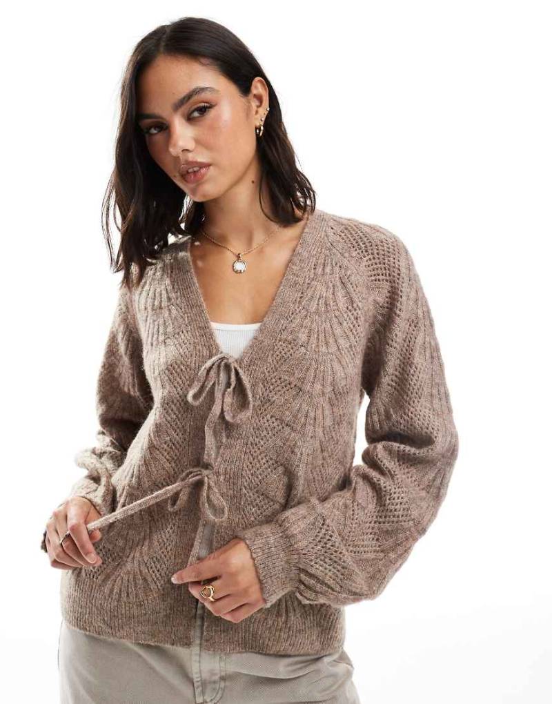 Object - Strickjacke in Desert-Taupe mit Schnürung vorne-Neutral von Object