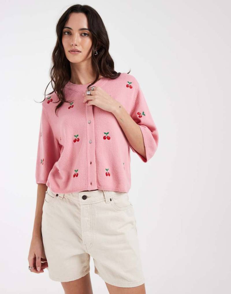 Object - Strickjacke in Rosa mit Kirschmuster von Object