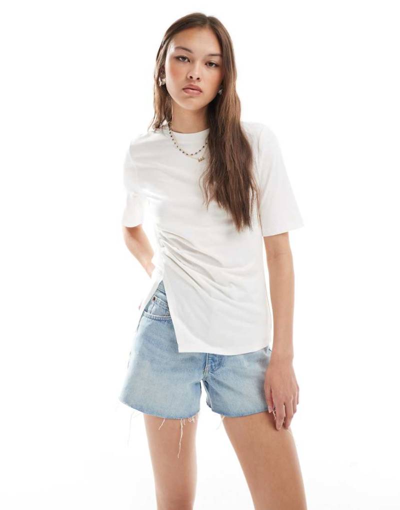 Object - T-Shirt in Weiß mit Korsett-Taille und Schlitz von Object