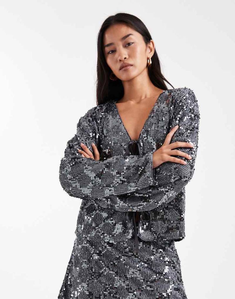 Object - Vorne geschnürtes Oberteil in Dunkelsilber mit farblich abgesetztem Paillettenmuster, Kombiteil von Object