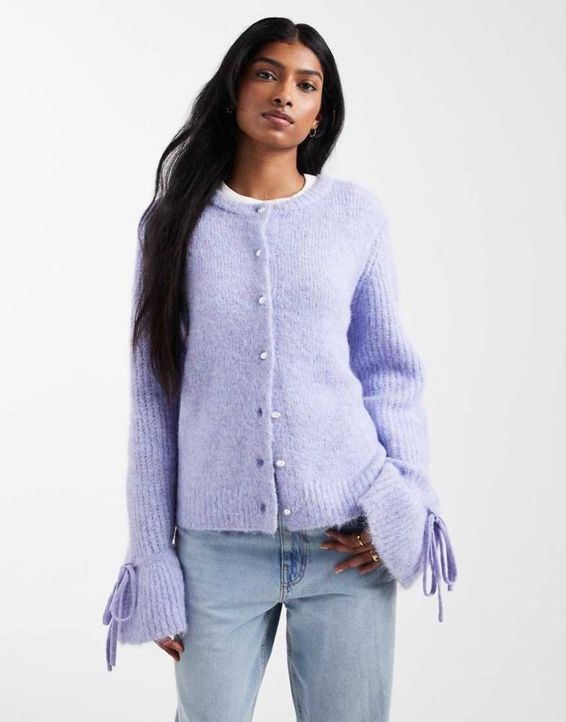 Object - Weiche Rippstrickjacke in Lavendel mit Schnürung an den Ärmelbündchen-Lila von Object